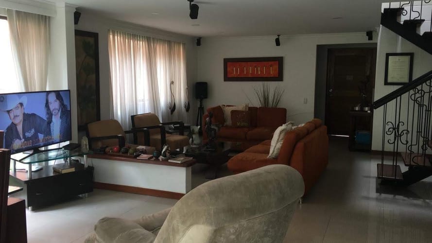 Casa de 5 alcobas en venta en La Aldea, La Estrella, 305 m² · foto 3 de 13