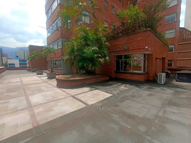 Oficina en venta en Villa Nueva, Medellín, 1000 m² · foto 2 de 20