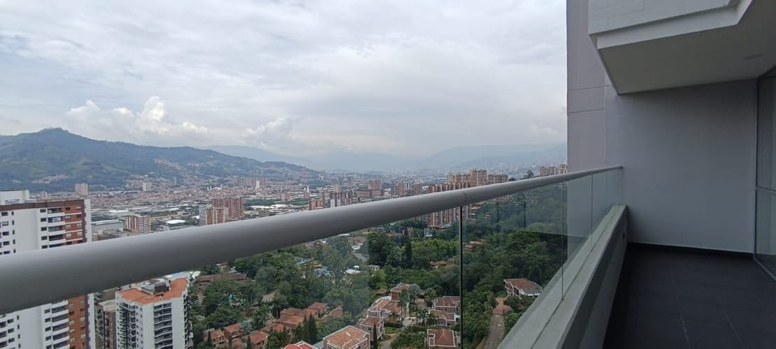 Apartamento de 2 alcobas en venta en Las Lomitas, Sabaneta, 85 m² · foto 3 de 13