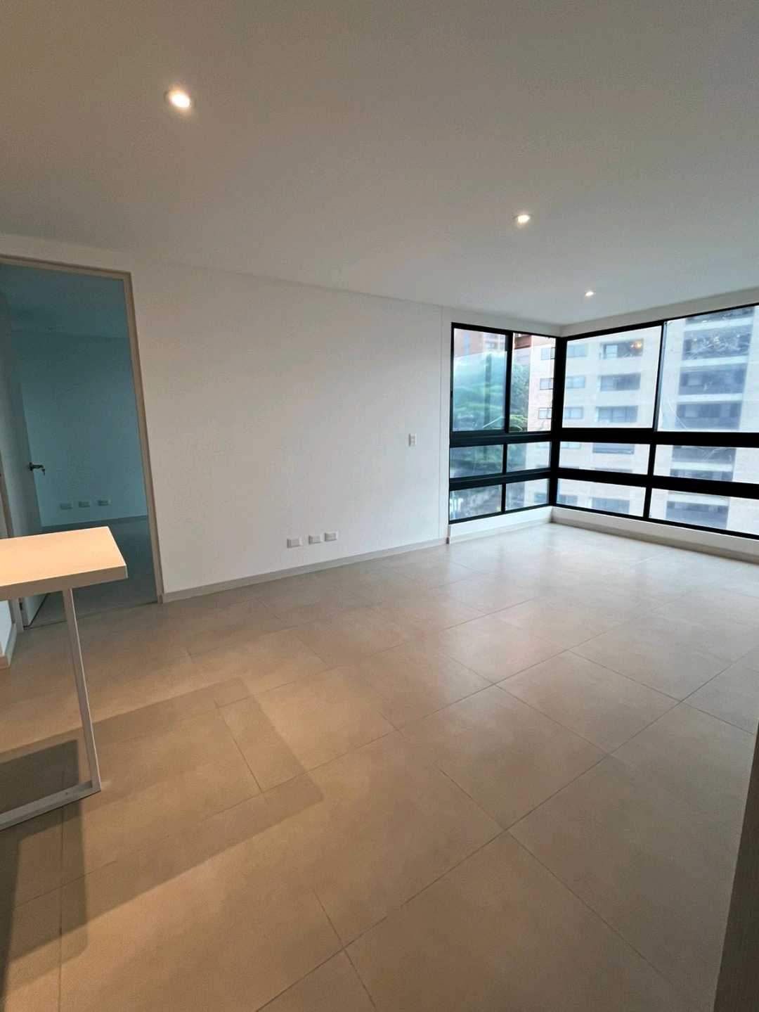 Apartamento en venta en El Poblado, Medellín · foto 3 de 8