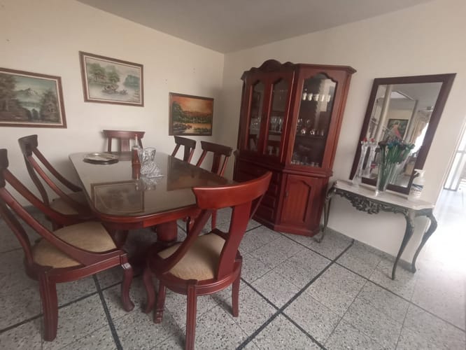 Casa de 7 alcobas en venta en Laureles, Medellín, 225 m² · foto 2 de 20