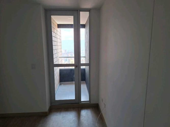 Apartamento de 3 alcobas en venta en Las Lomitas, Sabaneta, 76 m² · foto 2 de 18