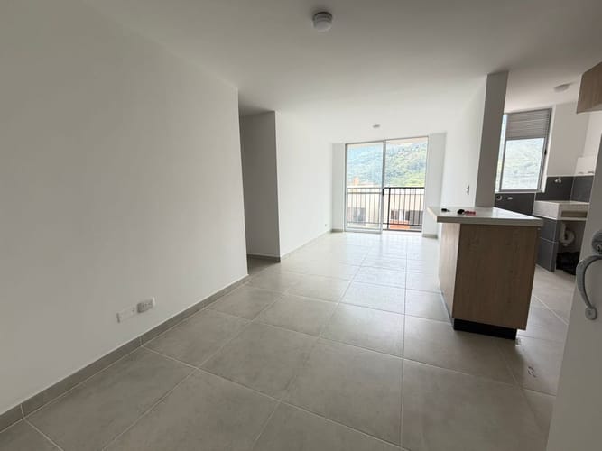 Apartamento de 3 alcobas en venta en Guasimalito, Bello, 54 m² · foto 2 de 9