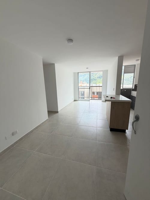 Apartamento de 3 alcobas en venta en Guasimalito, Bello, 54 m² · foto 3 de 9