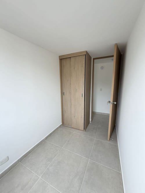 Apartamento de 3 alcobas en venta en Guasimalito, Bello, 54 m² · foto 4 de 9