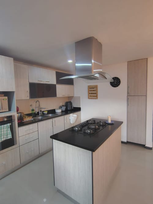 Apartamento de 3 alcobas en venta en La Castellana, Medellín, 120 m² · foto 2 de 14