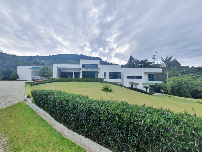Casa de 5 alcobas en venta en La Ceja · foto 9 de 15