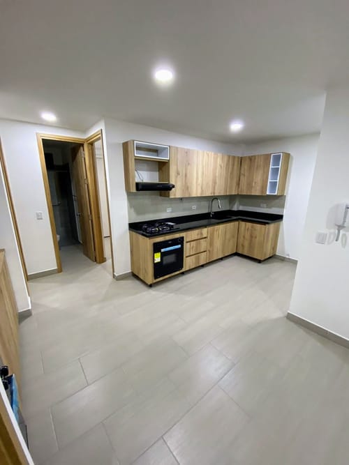 Apartamento de 3 alcobas en venta en La Ceja, 81 m² · foto 2 de 15