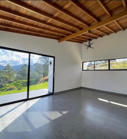 Casa de 4 alcobas en venta en Guamito, La Ceja · foto 8 de 8