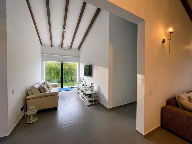 Casa de 5 alcobas en venta en Guamito, La Ceja · foto 11 de 13