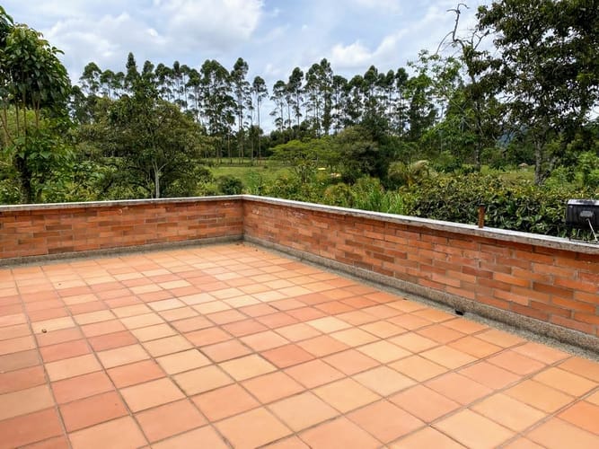 Casa de 5 alcobas en venta en Llano Grande, Rionegro · foto 2 de 15
