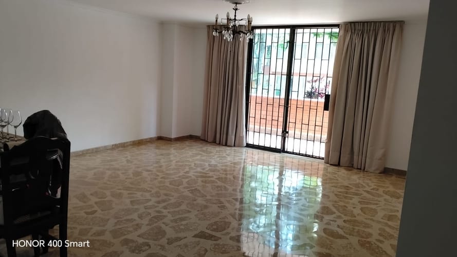 Apartamento de 3 alcobas en venta en Laureles, Medellín, 167 m² · foto 3 de 22
