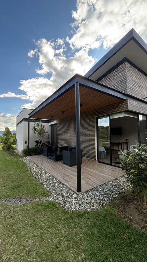 Casa de 4 alcobas en venta en Guamito, La Ceja · foto 2 de 24