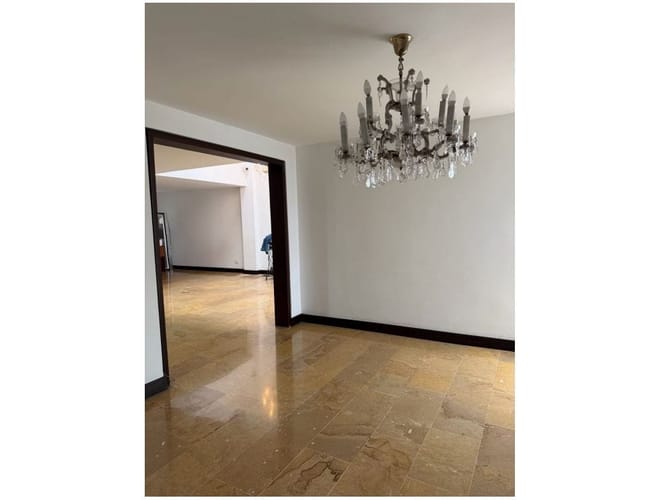 Casa de 5 alcobas en venta en Laureles, Medellín, 252 m² · foto 8 de 15