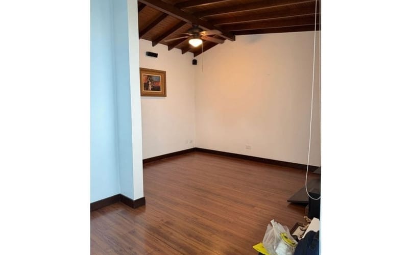 Casa de 5 alcobas en venta en Laureles, Medellín, 252 m² · foto 9 de 15
