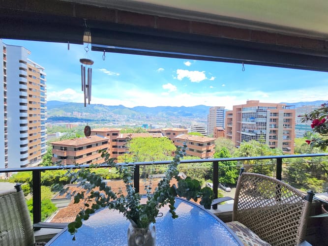 Apartamento en venta en El Poblado, Medellín · foto 2 de 24