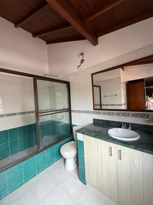 Casa de 4 alcobas en venta en La Clara, Guarne, 250 m² · foto 13 de 24