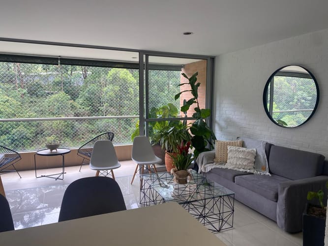 Apartamento de 2 alcobas en venta en El Poblado, Medellín, 94 m² · foto 3 de 18