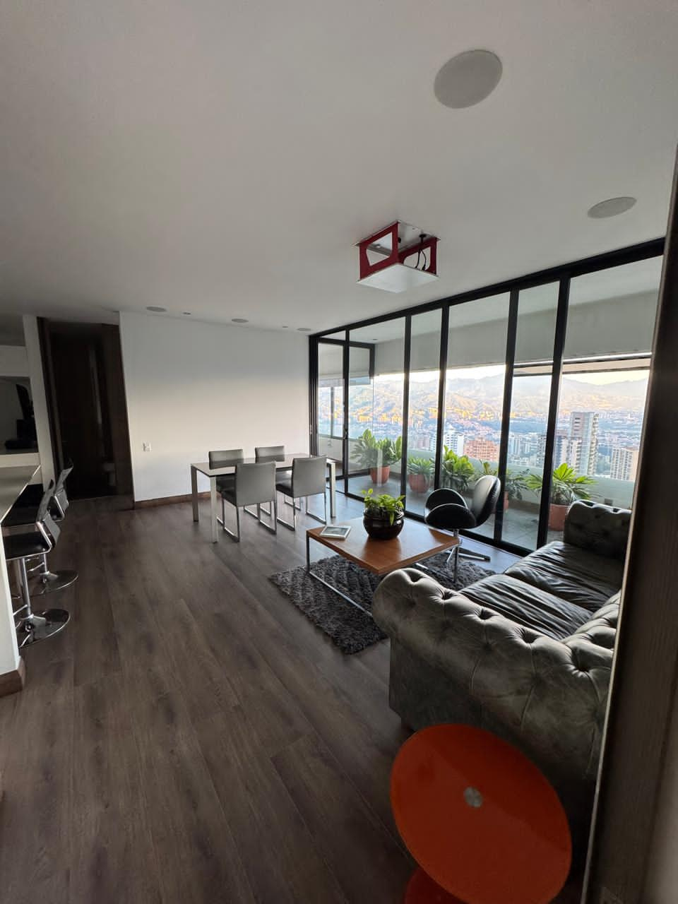 Apartamento en arriendo en El Poblado, Medellín · foto 2 de 8