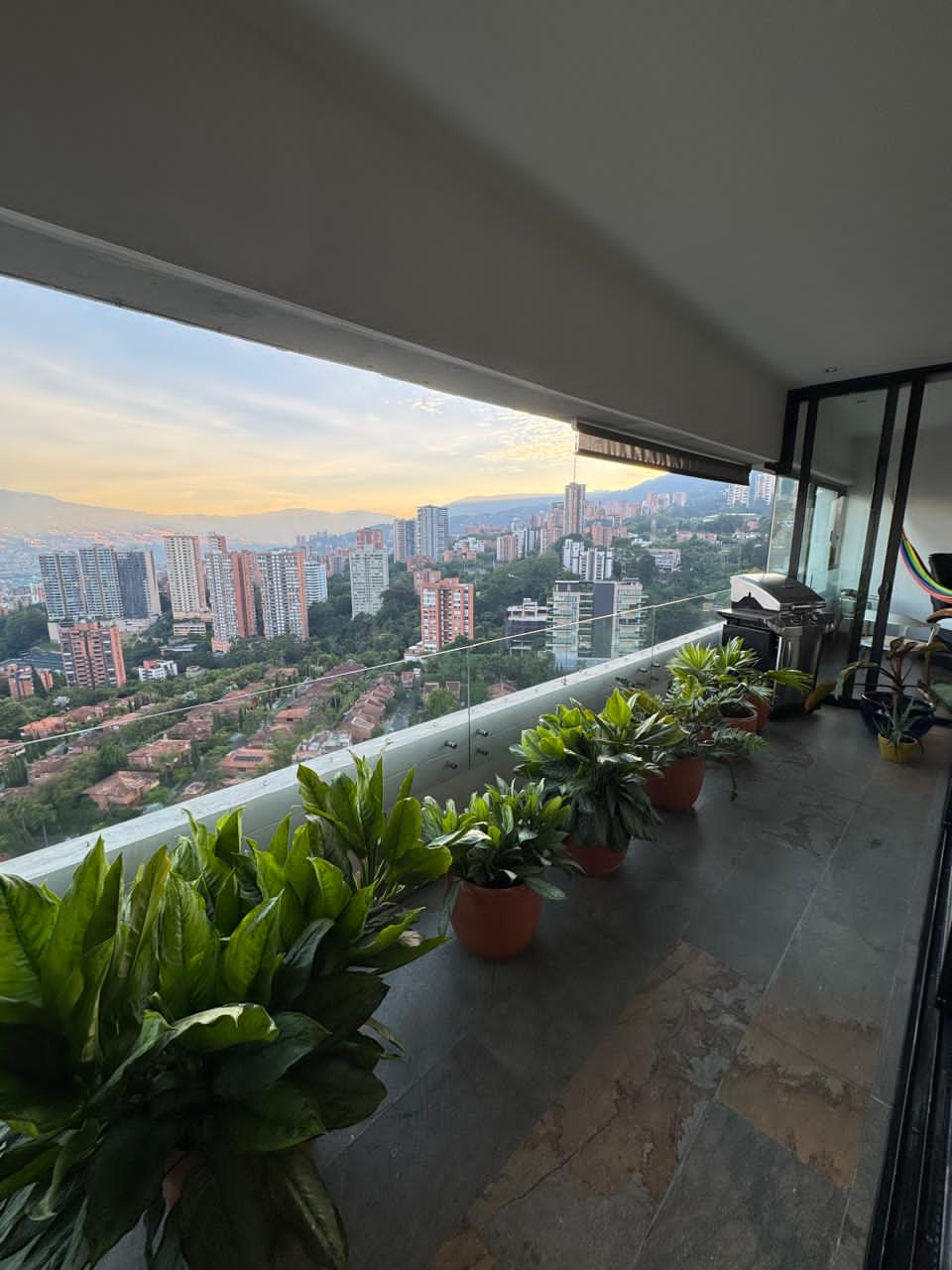 Apartamento en arriendo en El Poblado, Medellín · foto 7 de 8