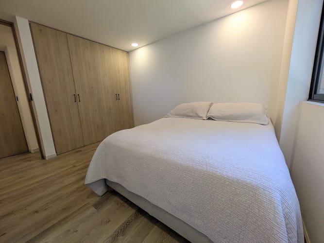 Apartamento de 3 alcobas en venta en El Castillo, Medellín, 143 m² · foto 2 de 11