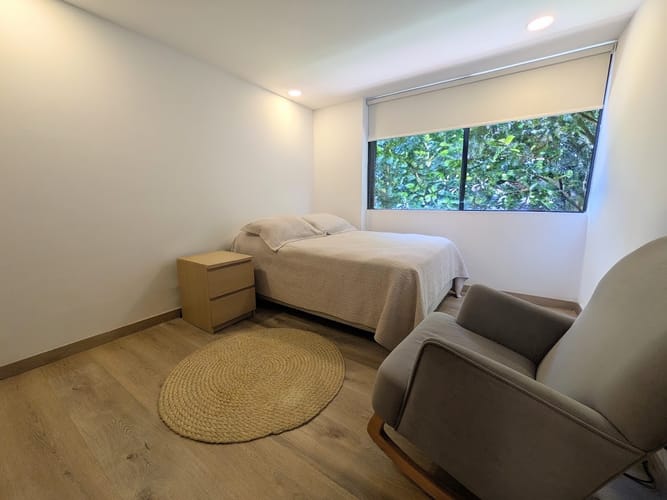 Apartamento de 3 alcobas en venta en El Castillo, Medellín, 143 m² · foto 3 de 11