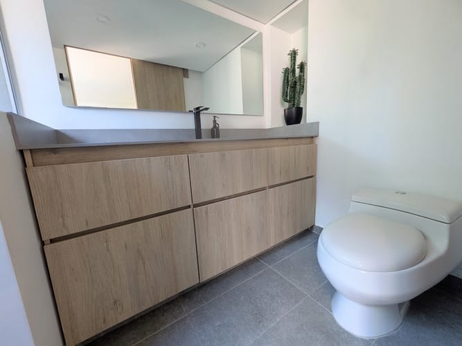 Apartamento de 3 alcobas en venta en El Castillo, Medellín, 143 m² · foto 5 de 11