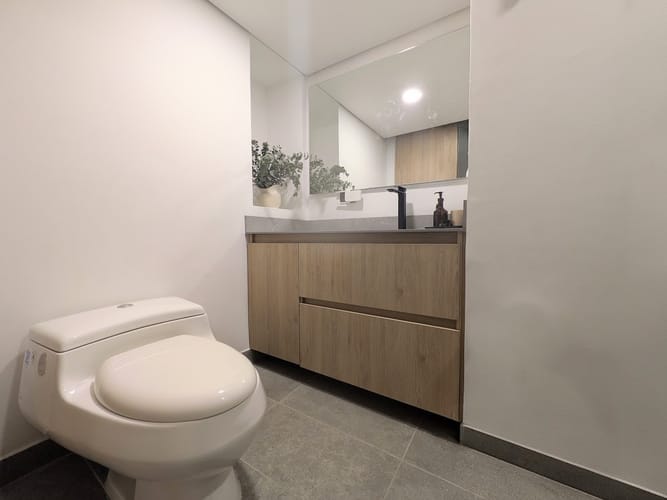 Apartamento de 3 alcobas en venta en El Castillo, Medellín, 143 m² · foto 8 de 11