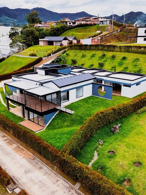 Casa de 4 alcobas en venta en La Sonadora, El Carmen de Viboral, 520 m² · foto 2 de 24