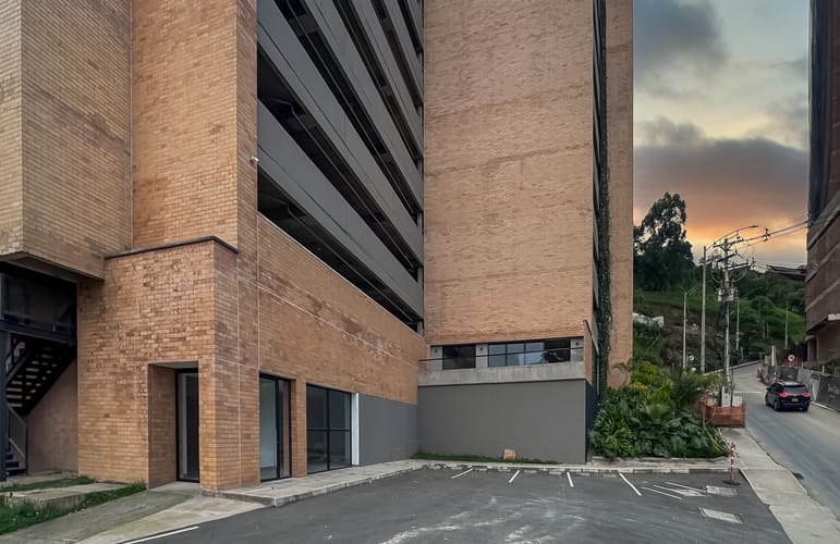 Local en arriendo en Asomadera No.2, Medellín, 231 m² · foto 3 de 12
