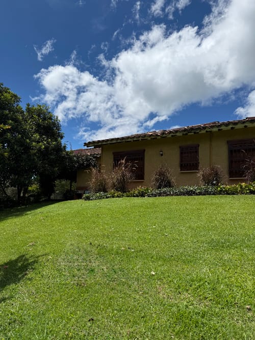 Casa de 5 alcobas en venta en El Higueron, Rionegro, 300 m² · foto 3 de 14