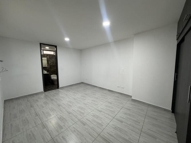 Apartamento en venta en La Castellana, Medellín · foto 7 de 18