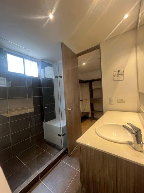 Apartamento de 3 alcobas en venta en Villa Carlota, Medellín, 121 m² · foto 21 de 24