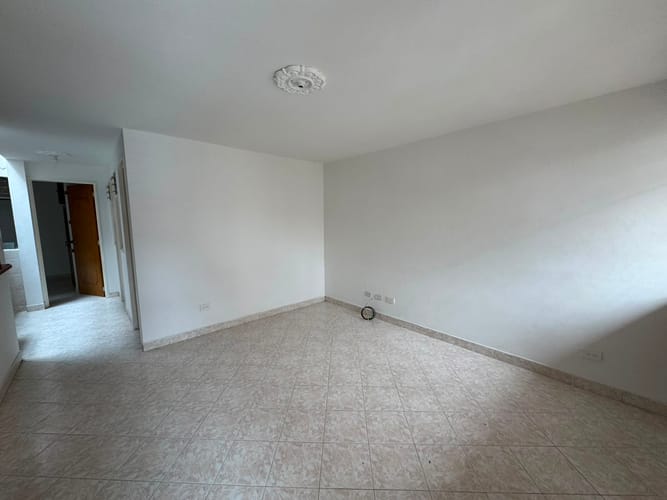 Apartamento de 3 alcobas en venta en El Carmen De Viboral, El Carmen de Viboral, 75 m² · foto 2 de 11