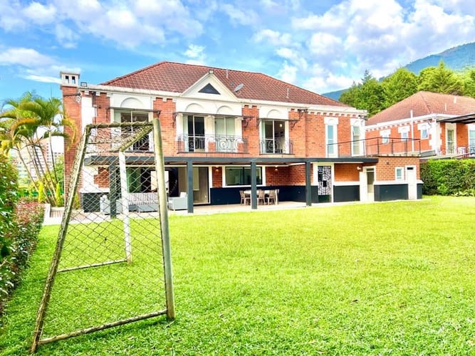 Casa de 6 alcobas en venta en El Tesoro, Medellín, 900 m² · foto 4 de 24