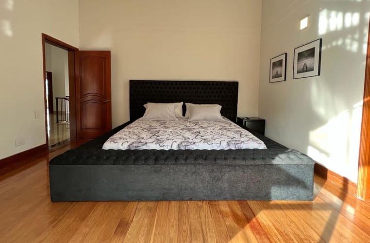 Casa de 6 alcobas en venta en El Tesoro, Medellín, 900 m² · foto 11 de 24