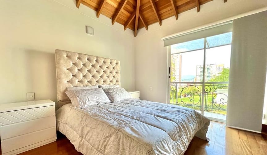 Casa de 6 alcobas en venta en El Tesoro, Medellín, 900 m² · foto 20 de 24