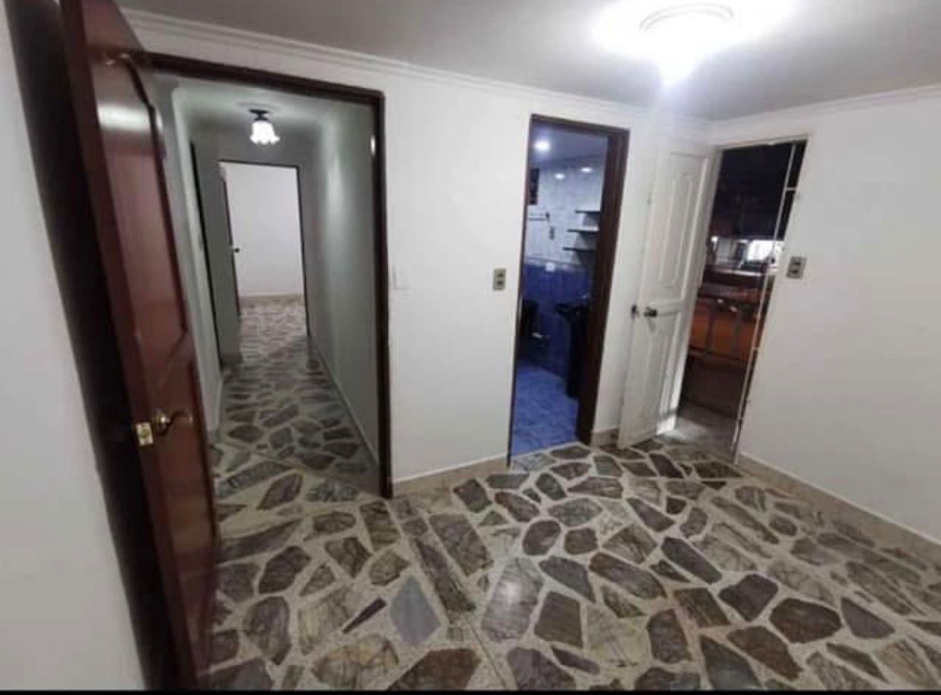 Apartamento en venta en La Almeria, Medellín · foto 2 de 13