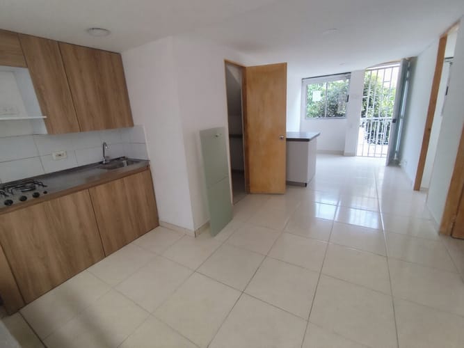 Casa de 4 alcobas en venta en San Martin, Bello, 65 m² · foto 2 de 16