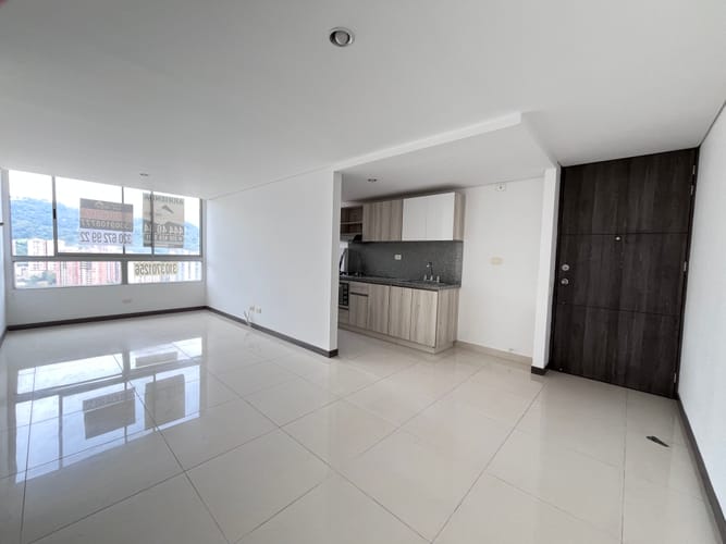 Apartamento de 3 alcobas en venta en Las Lomitas, Sabaneta, 67 m² · foto 2 de 15
