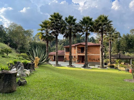 Casa de 3 alcobas en venta en El Porvenir, Rionegro, 381 m² · foto 2 de 20