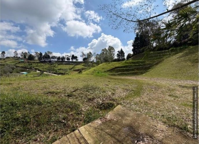Lote en venta en El Porvenir, Rionegro, 2404 m² · foto 2 de 5