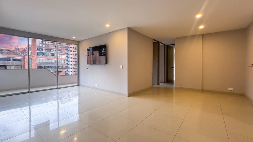 Apartamento de 3 alcobas en arriendo en Lalinde, Medellín, 103 m² · foto 2 de 18
