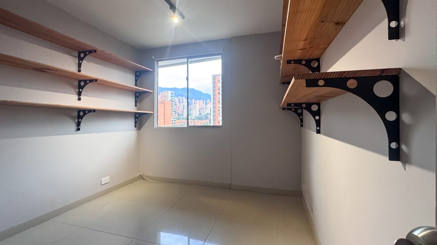 Apartamento de 3 alcobas en arriendo en Lalinde, Medellín, 103 m² · foto 9 de 18