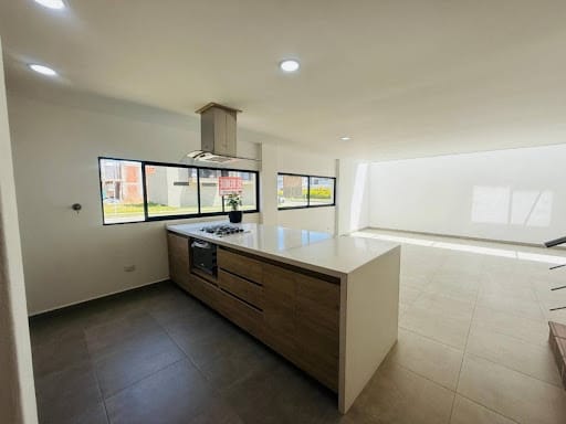 Casa de 4 alcobas en venta en El Porvenir, Rionegro, 250 m² · foto 2 de 16