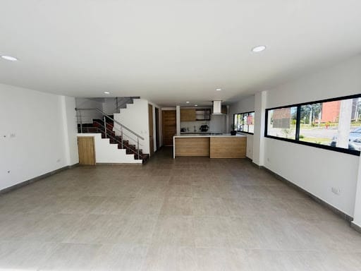 Casa de 4 alcobas en venta en El Porvenir, Rionegro, 250 m² · foto 3 de 16