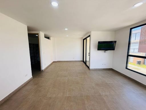 Casa de 4 alcobas en venta en El Porvenir, Rionegro, 250 m² · foto 5 de 16