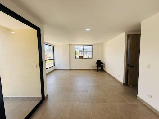 Casa de 4 alcobas en venta en El Porvenir, Rionegro, 250 m² · foto 6 de 16