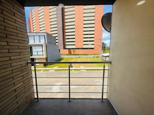 Casa de 4 alcobas en venta en El Porvenir, Rionegro, 250 m² · foto 9 de 16