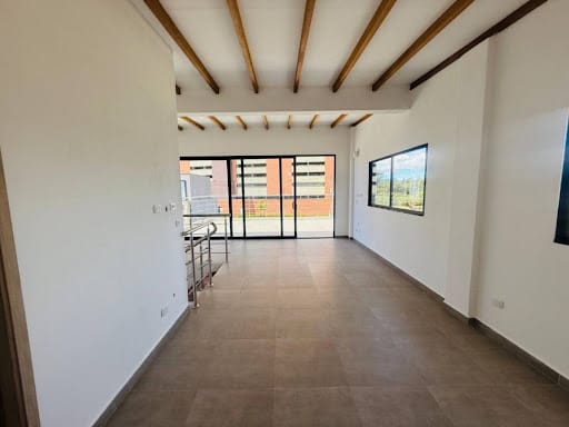 Casa de 4 alcobas en venta en El Porvenir, Rionegro, 250 m² · foto 13 de 16